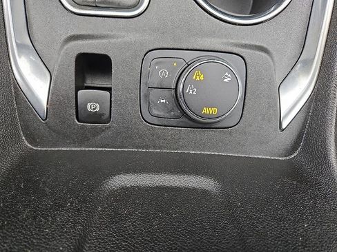 Used 2023 Chevrolet Traverse LT image 31