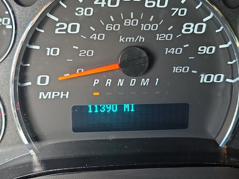 Used 2024 Chevrolet Express 2500 w/ Driver Convenience Package image 32