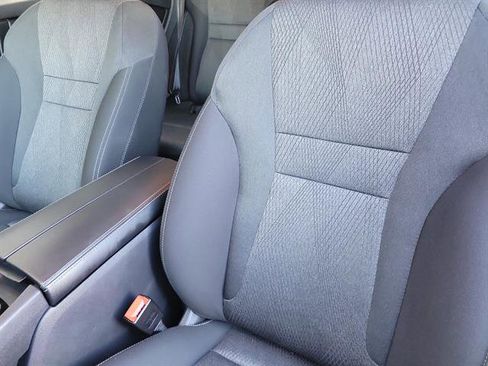 Used 2024 Nissan Rogue SV image 5