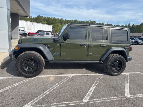Used 2023 Jeep Wrangler Unlimited w/ Cold Weather Group AWD/4WD image 4