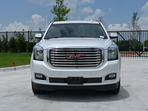 Used 2019 GMC Yukon XL SLT w/ Premium Edition RWD image 3