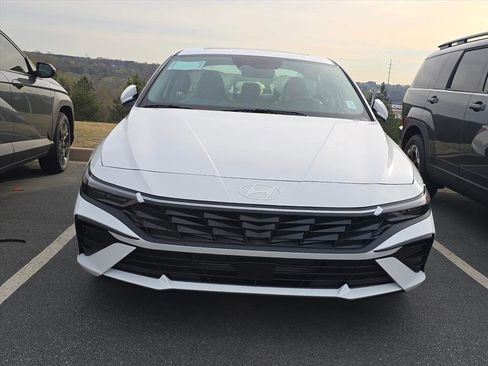 New 2026 Hyundai Elantra Limited FWD image 2
