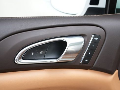 Used 2017 Porsche Cayenne Turbo image 43