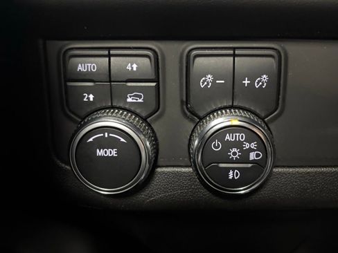 Used 2023 GMC Yukon SLT AWD/4WD image 18