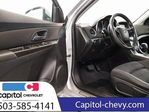Used 2016 Chevrolet Cruze LT w/ Technology Package image 10