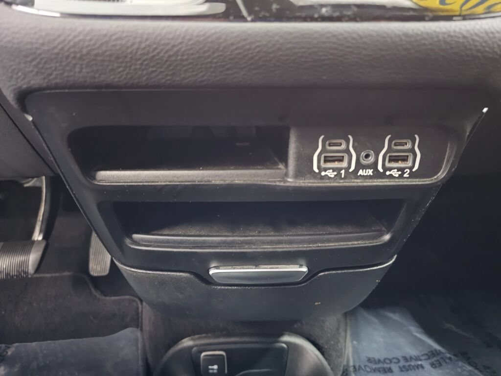 Used 2023 Chrysler Pacifica Touring FWD image 24