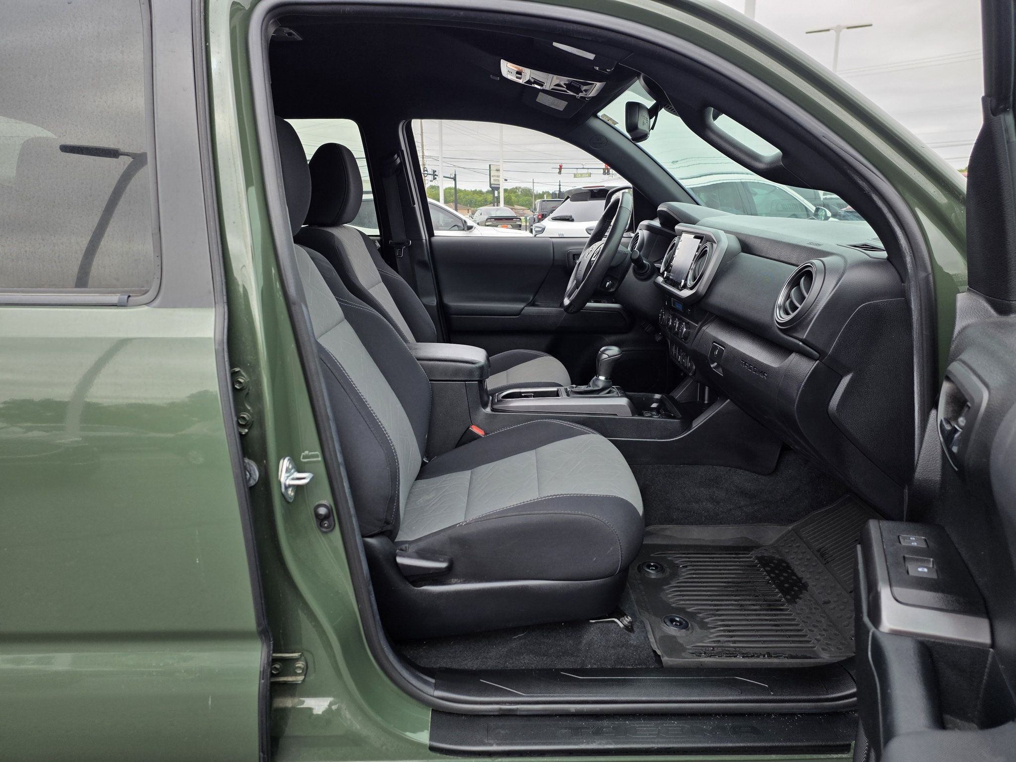 Used 2021 Toyota Tacoma TRD Off-Road w/ Technology Package AWD/4WD image 40