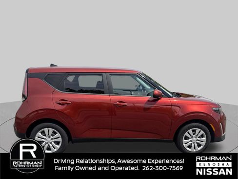 Used 2023 Kia Soul LX FWD image 4
