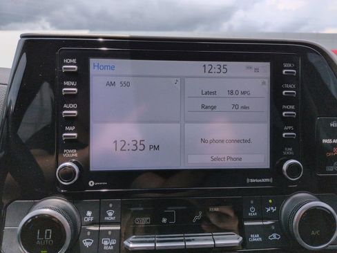 Used 2022 Toyota Highlander L AWD/4WD image 19