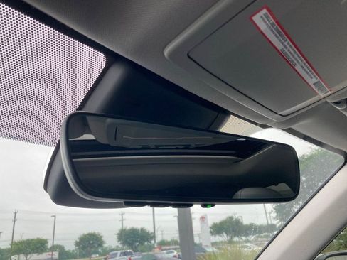 Used 2022 Toyota Highlander XLE FWD image 28
