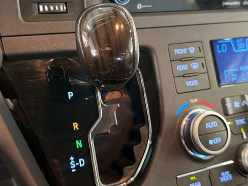 Used 2019 Toyota Sienna XLE Premium w/ Carpet Mat Package AWD/4WD image 25