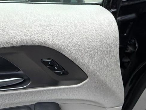 Used 2024 Chrysler Pacifica Limited FWD image 23