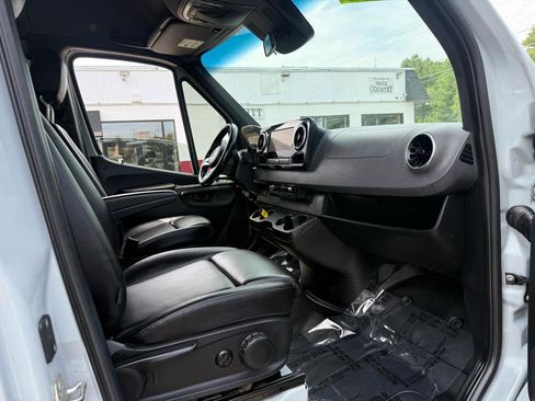 Used 2022 Mercedes-Benz Sprinter 2500 image 21