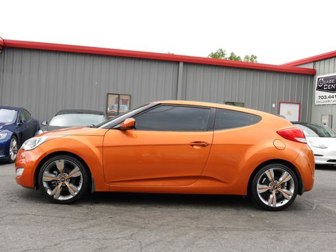 Used 2015 Hyundai Veloster w/ Option Group 03 FWD image 4