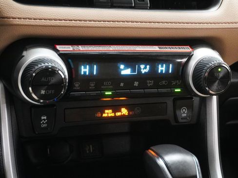 Used 2025 Toyota RAV4 XLE Premium image 26