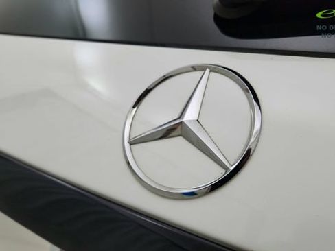 Used 2025 Mercedes-Benz GLC 300 4MATIC image 17