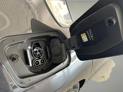 Used 2023 BMW i7 xDrive60 image 13