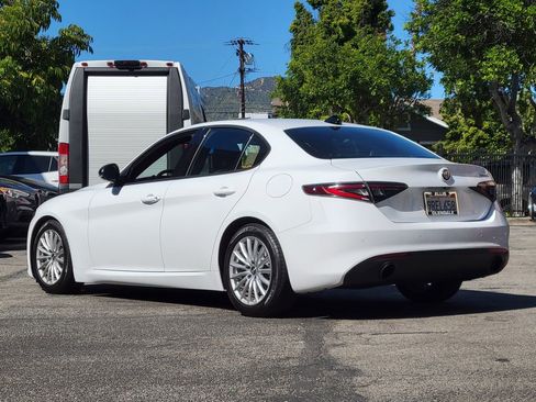 Used 2024 Alfa Romeo Giulia Sprint RWD image 2