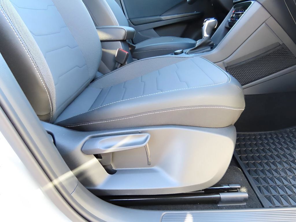 New 2025 Volkswagen Taos SE AWD/4WD image 12