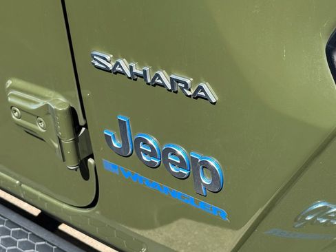 Used 2023 Jeep Wrangler Unlimited Sahara w/ Cold Weather Group AWD/4WD image 2