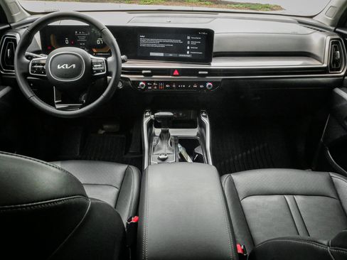 Used 2025 Kia Sorento S FWD image 28
