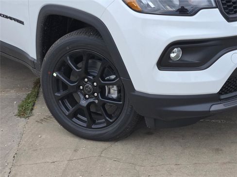 New 2026 Jeep Compass Latitude image 3