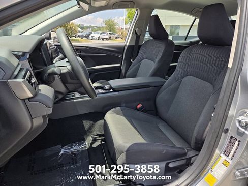 Used 2025 Toyota Camry LE FWD image 9