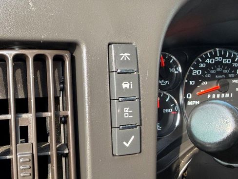 Used 2019 Chevrolet Express 2500 image 28