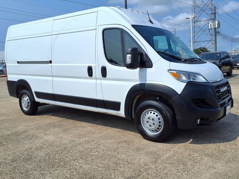 Used 2025 RAM ProMaster 2500 w/ Convenience Group FWD image 2