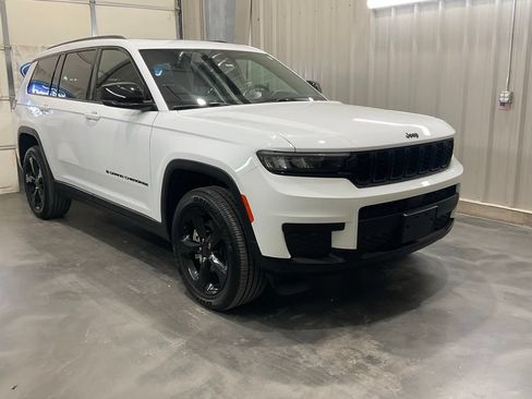 Used 2025 Jeep Grand Cherokee L Altitude AWD/4WD image 2