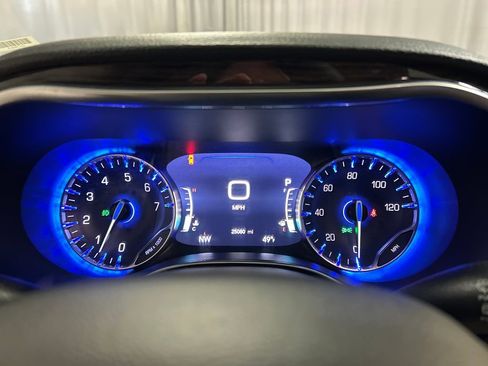 Used 2024 Chrysler Pacifica Limited image 16