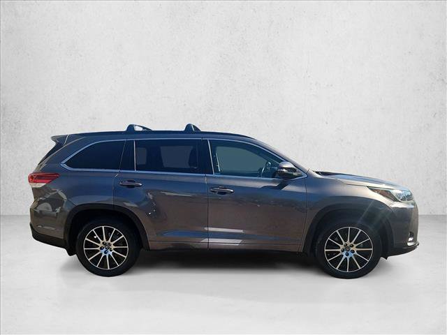 Used 2018 Toyota Highlander SE AWD/4WD image 5