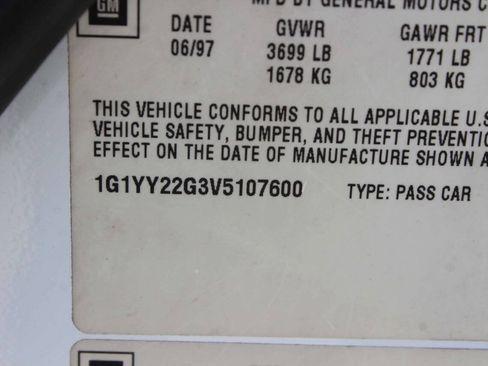 Used 1997 Chevrolet Corvette Coupe w/ Memory Pkg RWD image 10