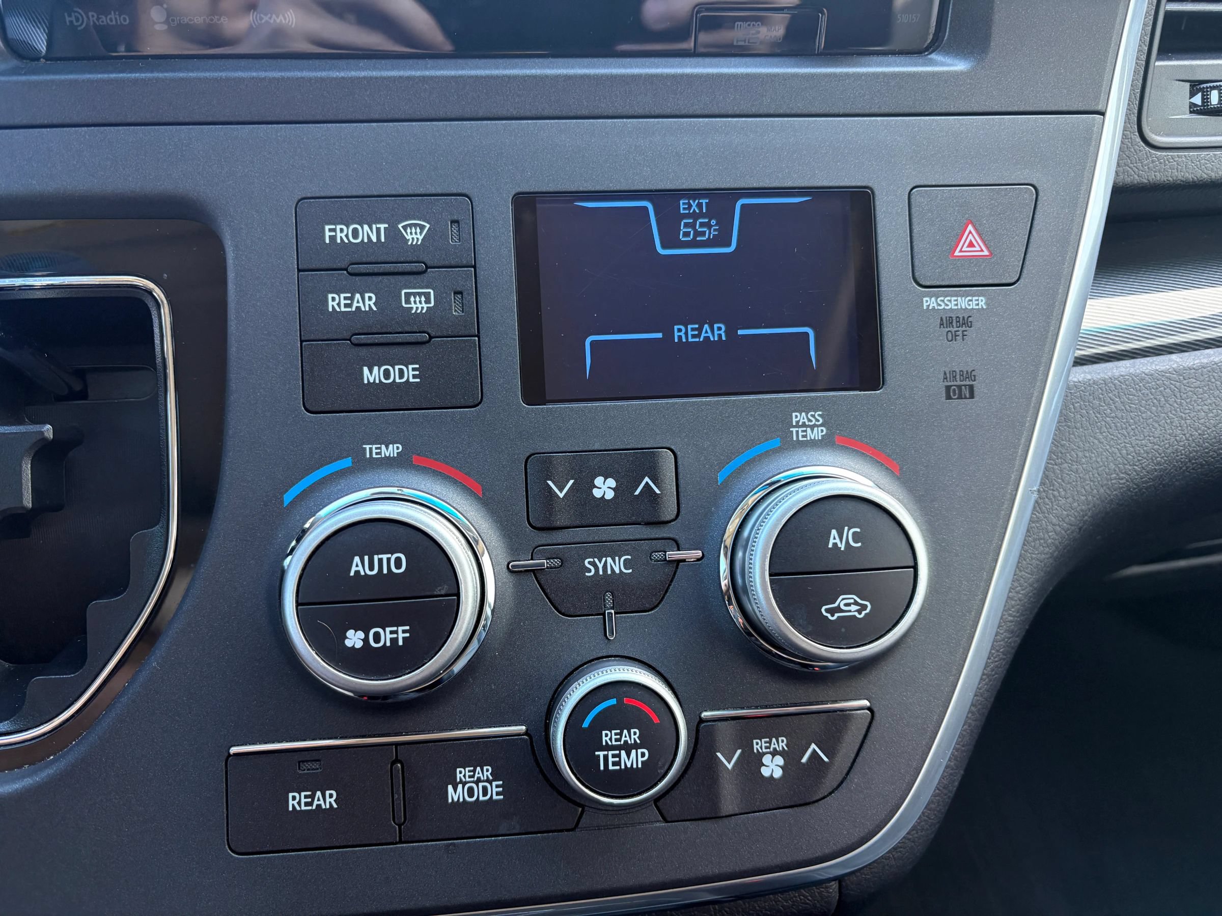 Used 2017 Toyota Sienna SE Premium FWD image 13