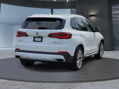 Used 2022 BMW X5 xDrive40i w/ Premium Package AWD/4WD image 4