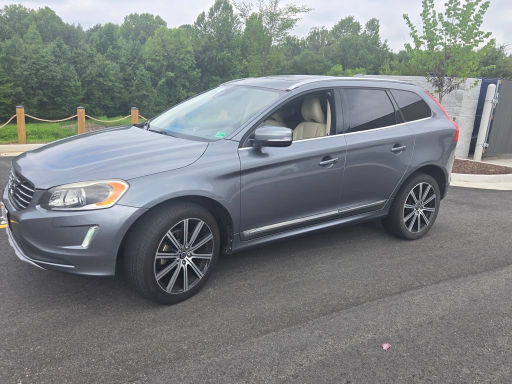 Used 2017 Volvo XC60 T6 Inscription w/ Climate Package AWD/4WD image 1