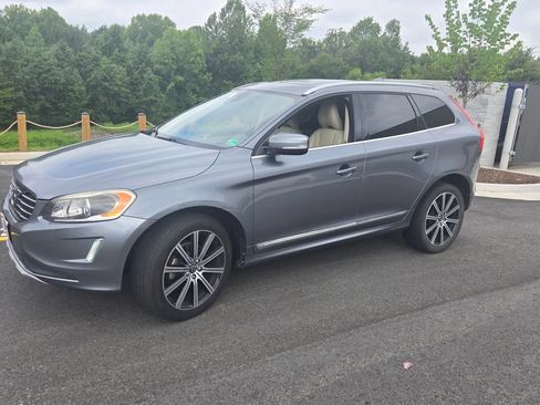Used 2017 Volvo XC60 T6 Inscription w/ Climate Package AWD/4WD image 1