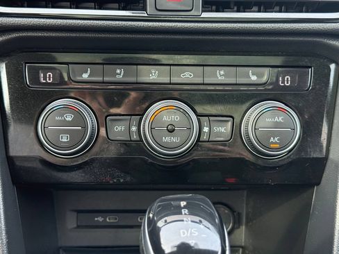 Used 2022 Volkswagen Taos SEL w/ Panoramic Sunroof Package AWD/4WD image 19