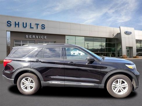 Used 2023 Ford Explorer XLT image 4