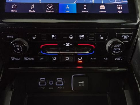 Used 2023 Jeep Grand Cherokee L Limited w/ Luxury Tech Group II image 28