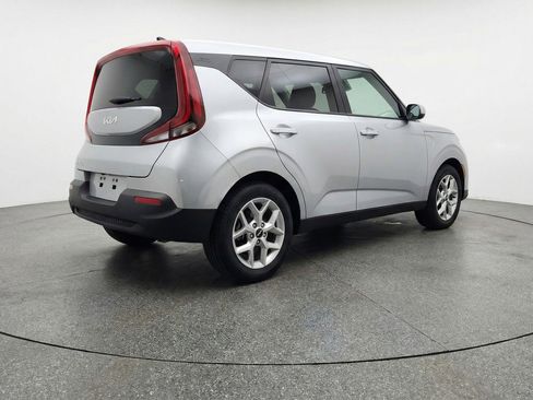 Used 2025 Kia Soul LX w/ LX Technology Package FWD image 9