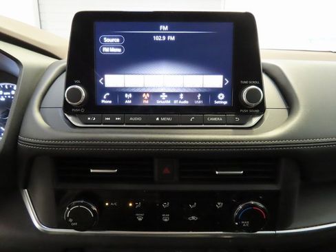 Used 2023 Nissan Rogue S image 25