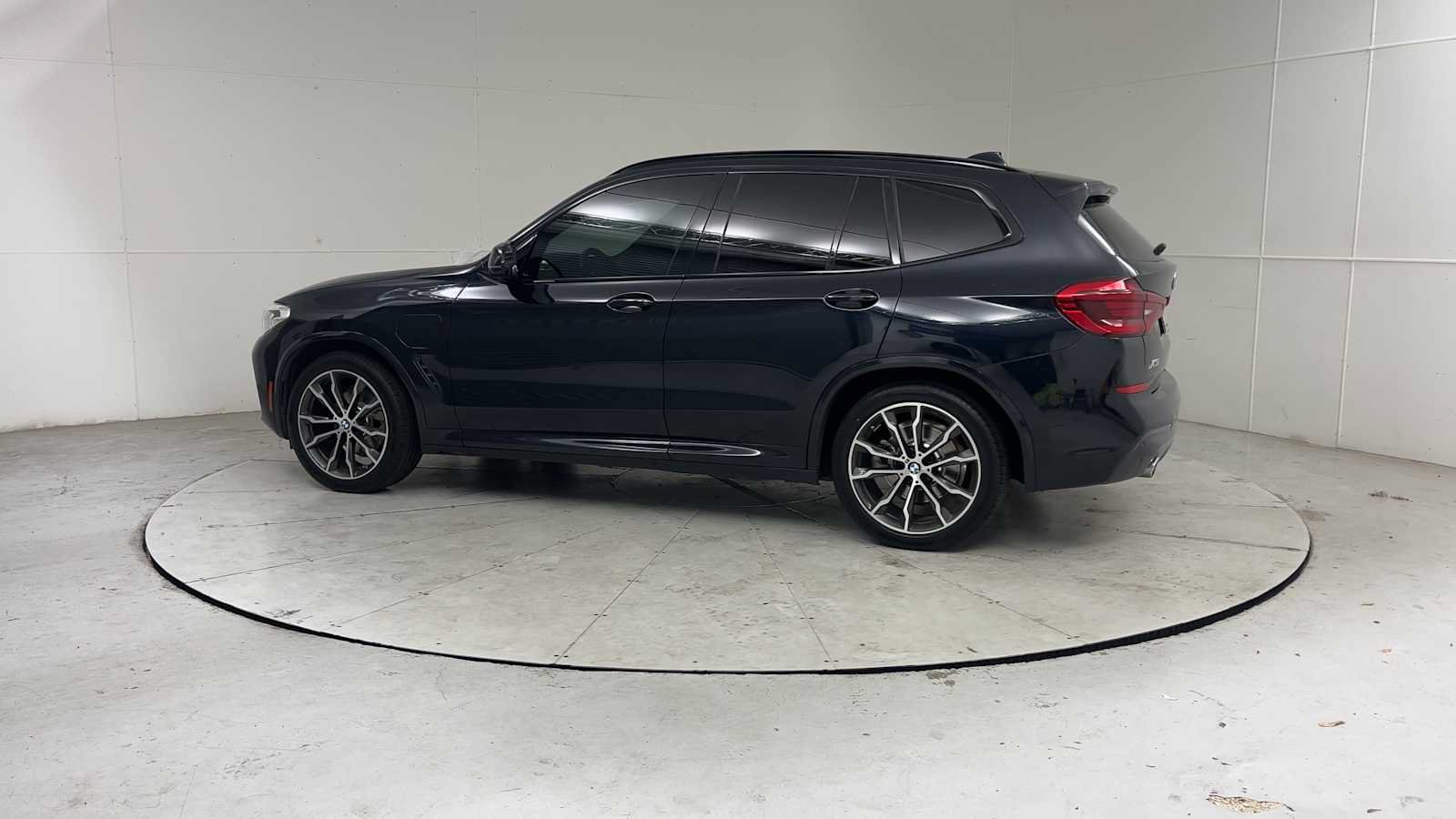 Used 2021 BMW X3 xDrive30e w/ M Sport Package AWD/4WD image 4