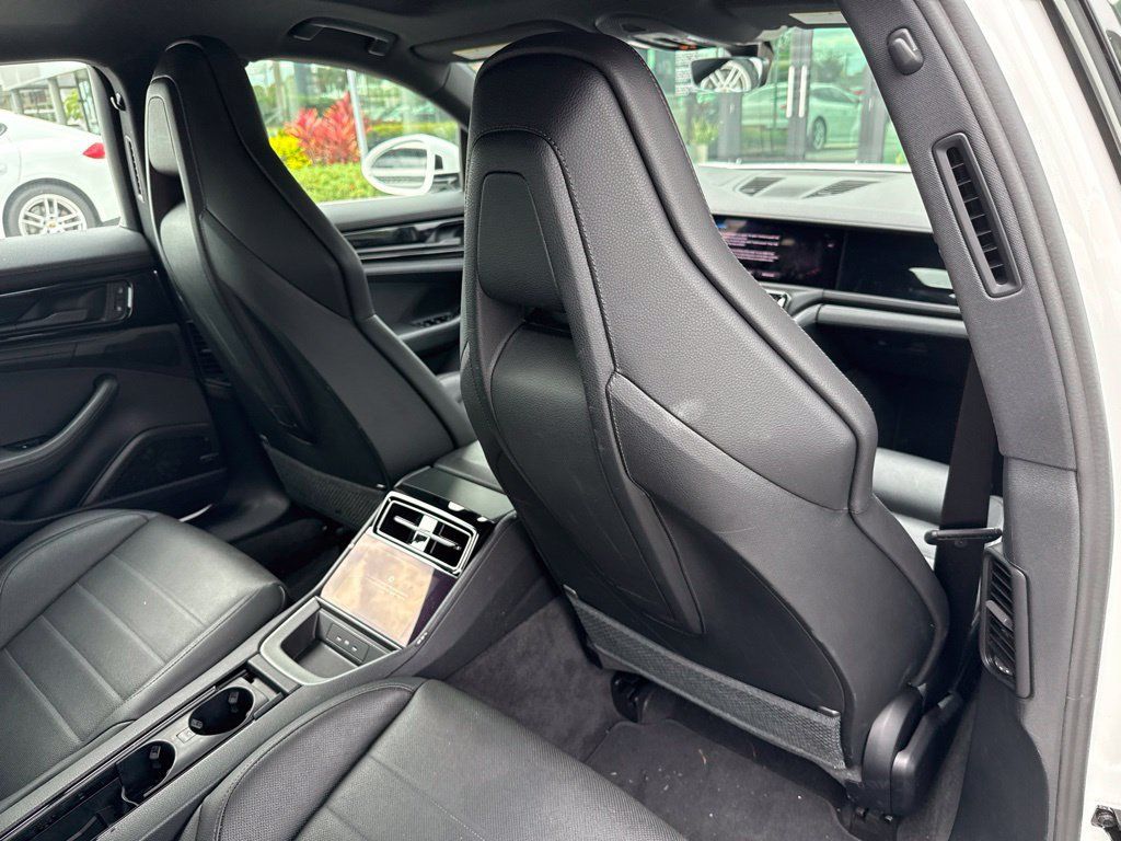 Certified 2025 Porsche Panamera RWD image 25