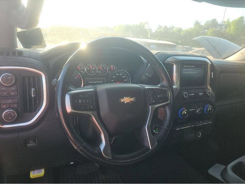 Used 2021 Chevrolet Silverado 1500 LT AWD/4WD image 9