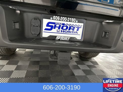 Used 2024 Nissan Frontier SV w/ SV Convenience Package image 11