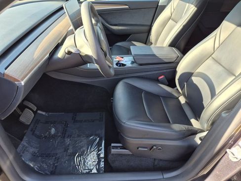 Used 2024 Tesla Model Y Long Range RWD image 17