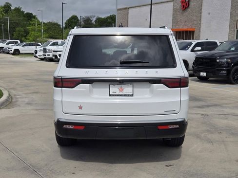 Used 2024 Jeep Wagoneer Series II AWD/4WD image 5
