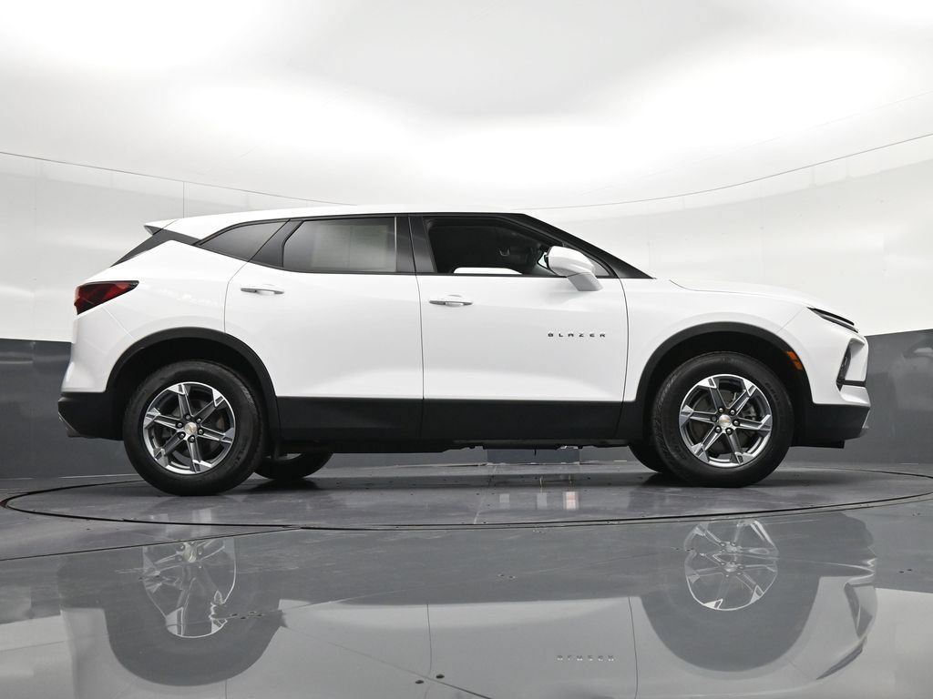 Used 2023 Chevrolet Blazer LT FWD image 31