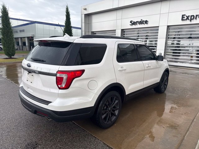 Used 2018 Ford Explorer XLT w/ Equipment Group 202A FWD image 6